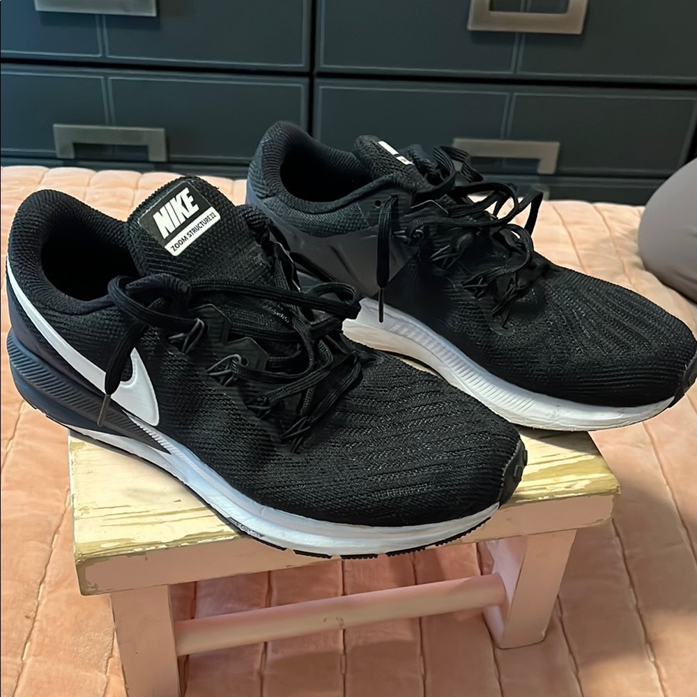 Nike Women’s Black and White Athletic Shoes
